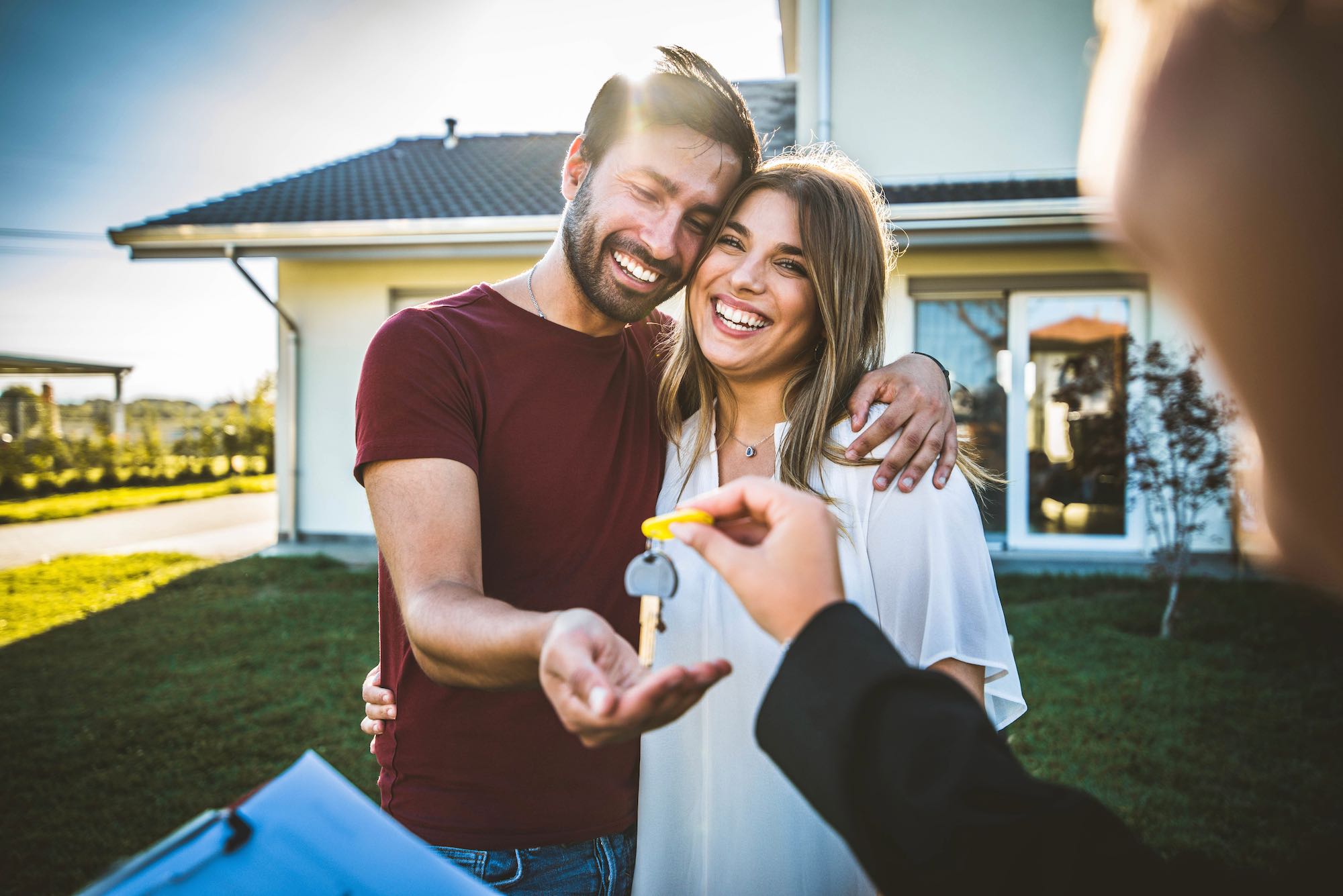 Happy millennial couple receiving keys from realtor, purchasing real estate – Family meeting with real estate agent – New house and real estate concept Happy millennial couple receiving keys from realtor, purchasing real estate - Family meeting with real estate agent - New house and real estate concept